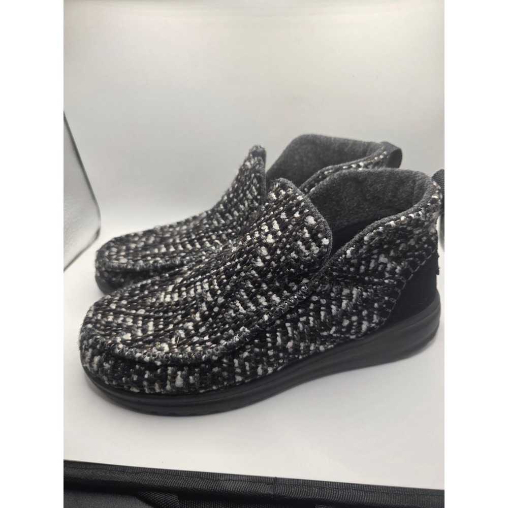 Hey Dude Denny Chevron Blue Knit Ankle Boots Women US 9 EU 40 Slip On Booties